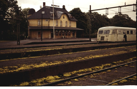 Harlösa station med rälsbuss